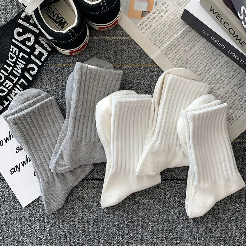 5 Pairs Men's Black/White Socks Adult Size (42-48 EU)