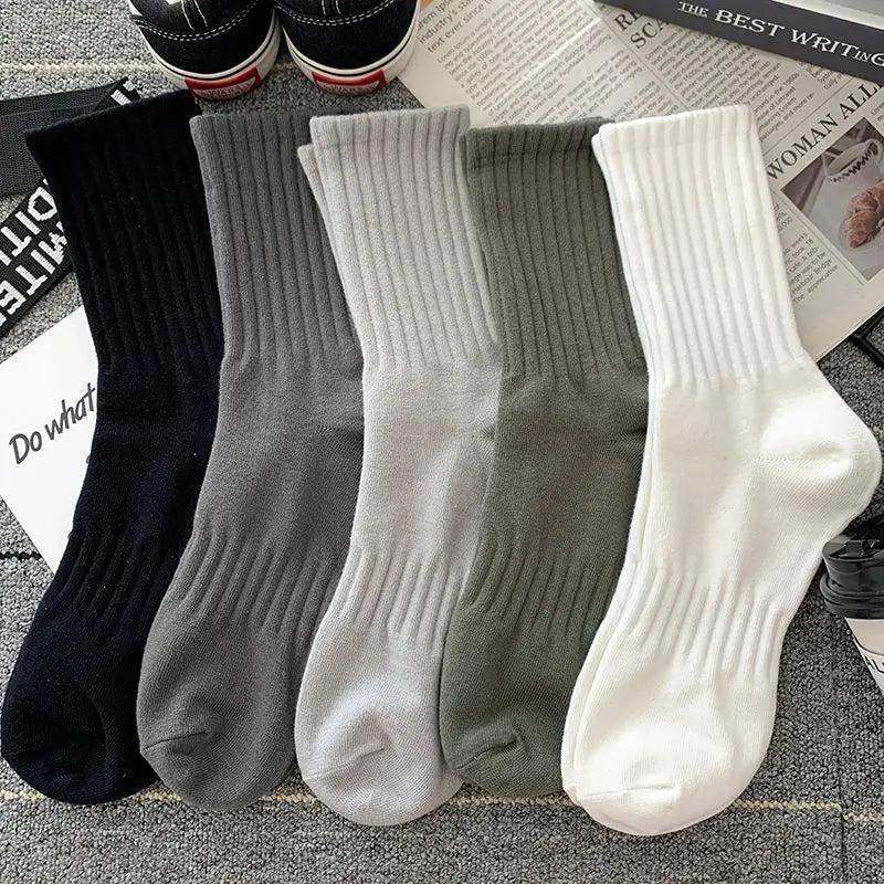 5 Pairs Men's Black/White Socks Adult Size (42-48 EU)