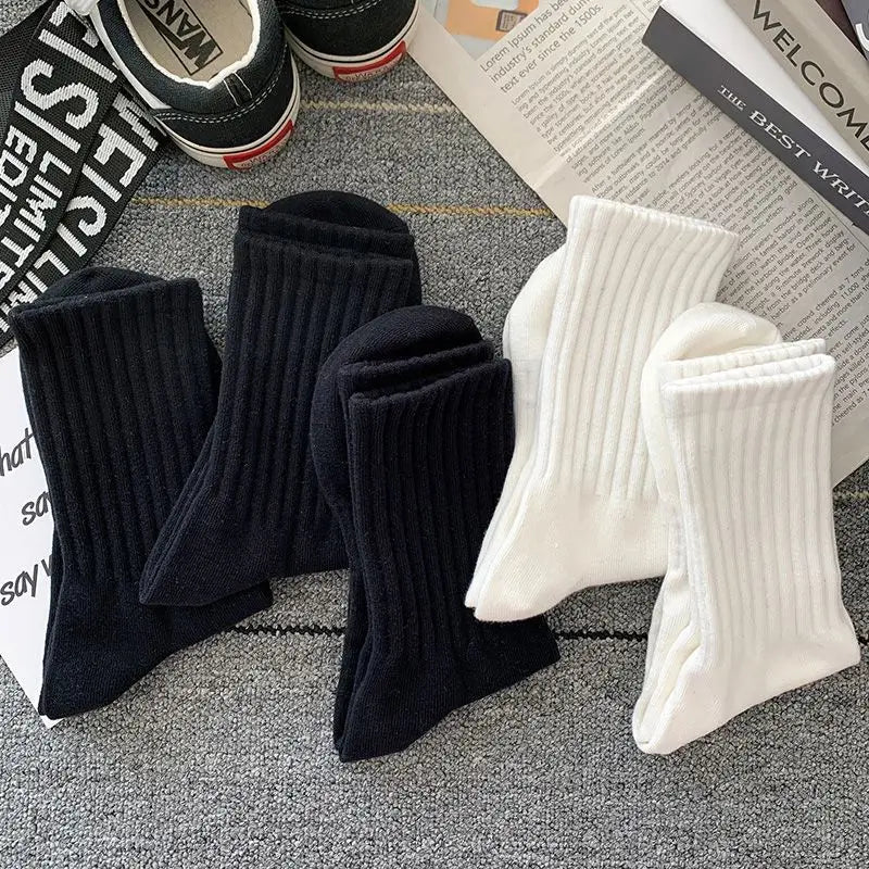 5 Pairs Men's Black/White Socks Adult Size (42-48 EU)