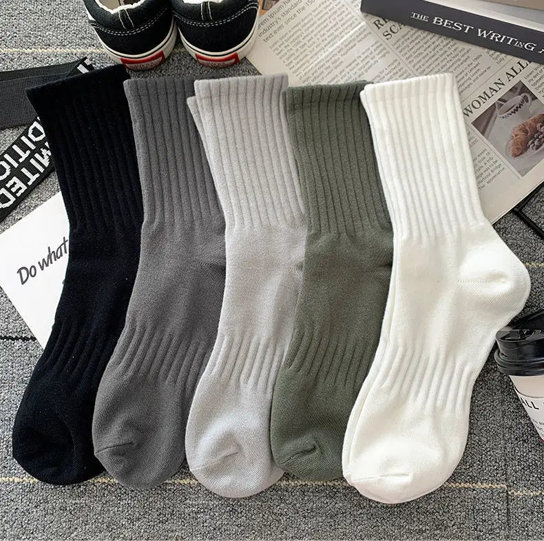 5 Pairs Men's Black/White Socks Adult Size (42-48 EU)