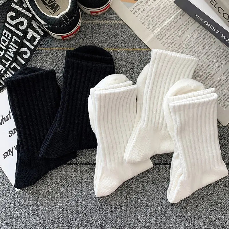 5 Pairs Men's Black/White Socks Adult Size (42-48 EU)