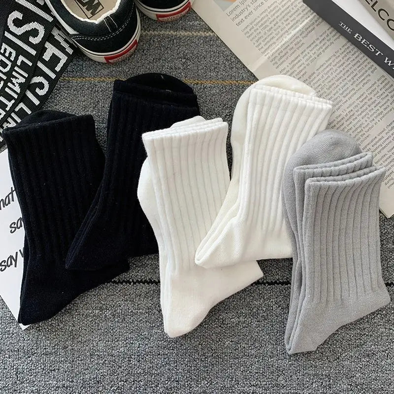 5 Pairs Men's Black/White Socks Adult Size (42-48 EU)