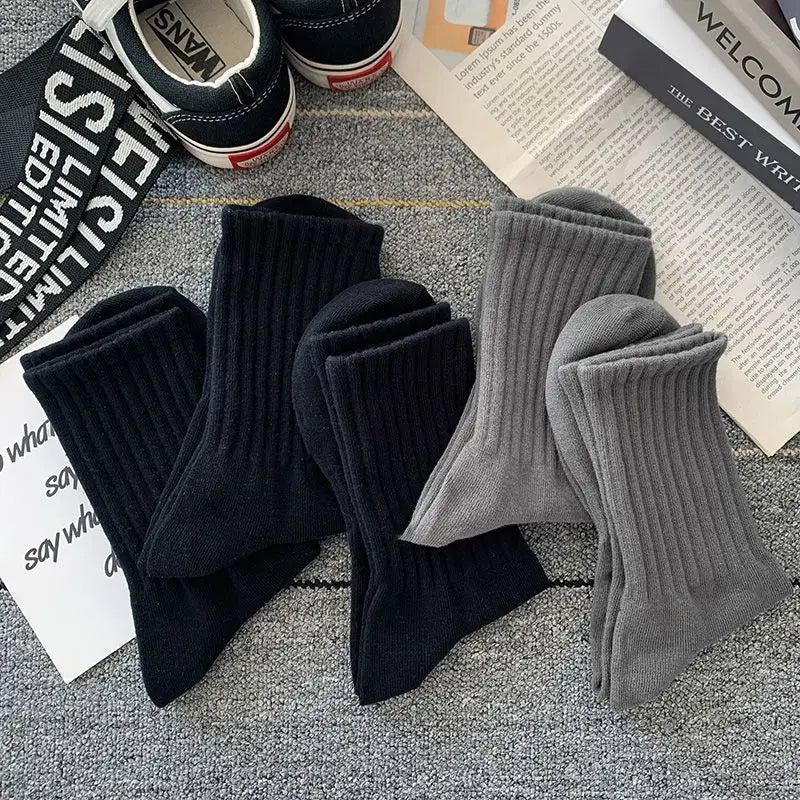 5 Pairs Men's Black/White Socks Adult Size (42-48 EU)