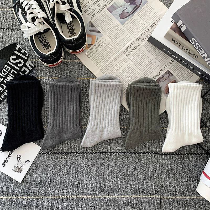 5 Pairs Men's Black/White Socks Adult Size (42-48 EU)