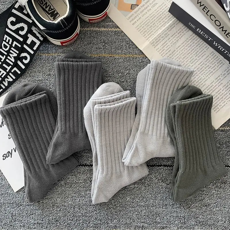 5 Pairs Men's Black/White Socks Adult Size (42-48 EU)